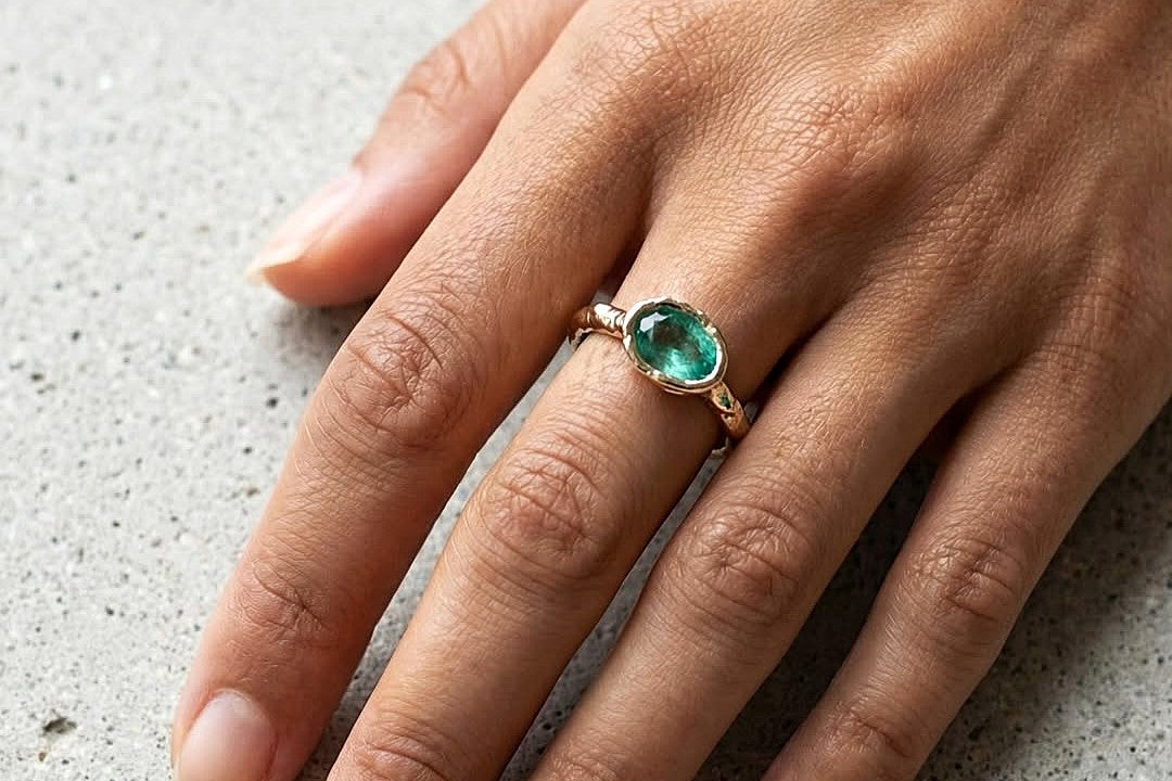 Auksinis žiedas su prasme, sukurtas pagal individualų užsakymą