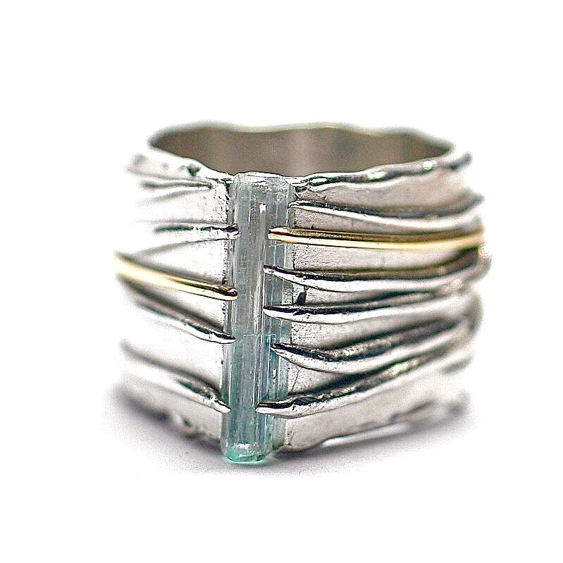 Autorinis moteriškas žiedas su akvamarinu iš balto ir geltono aukso – modernus rankų darbo dizainas | ADORO juvelyrika, adoro.lt