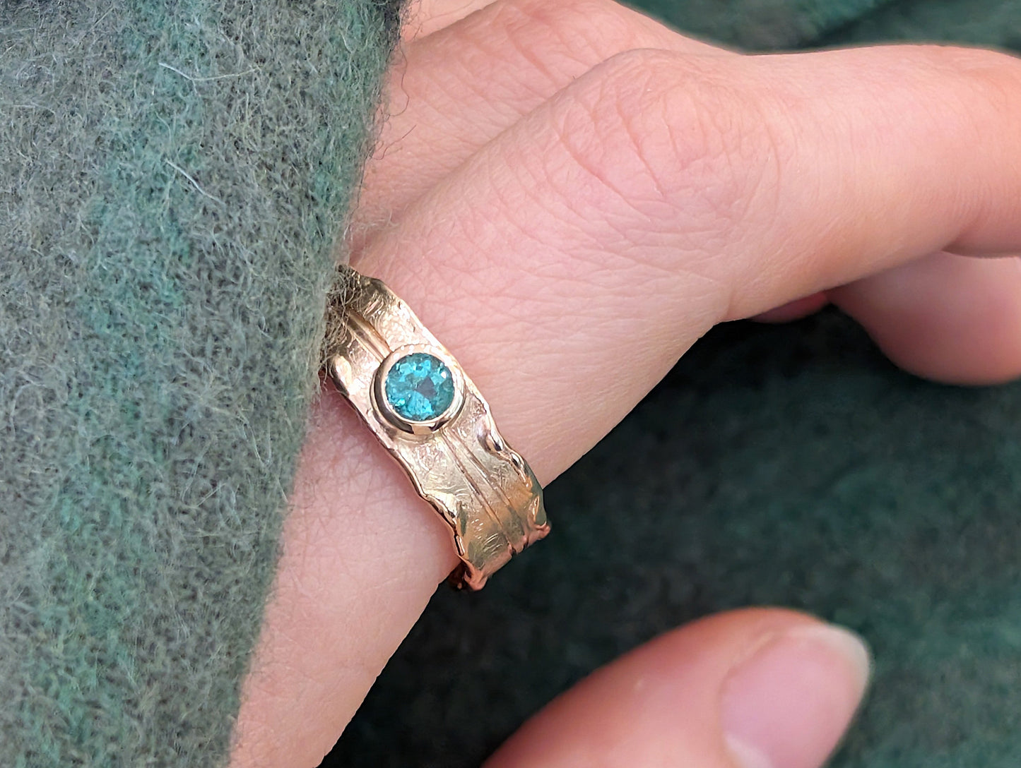 Kaip išsirinkti sužadėtuvių žiedą 2026 metais – 7 klaidos, kurias daro 80 % porų | ADORO juvelyrika