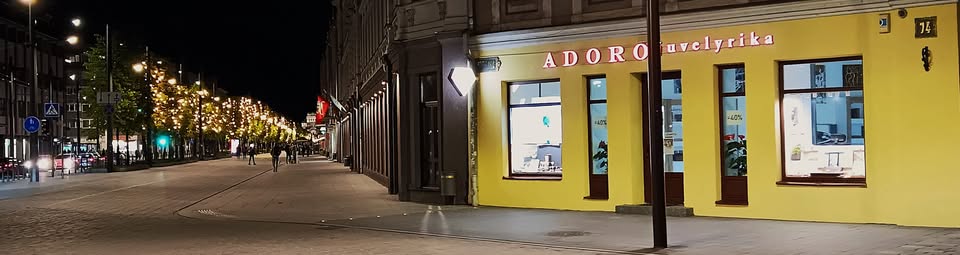 adoro-juvelyrika-fizinis-salonas-kauno-centre-nakti.jpg
