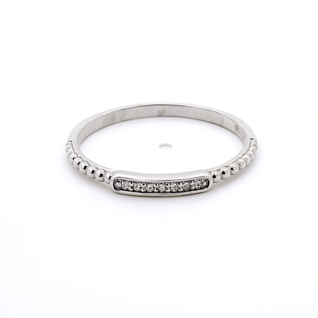 Minimalistinis 585 prabos baltas auksas su subtiliais deimantais – ADORO