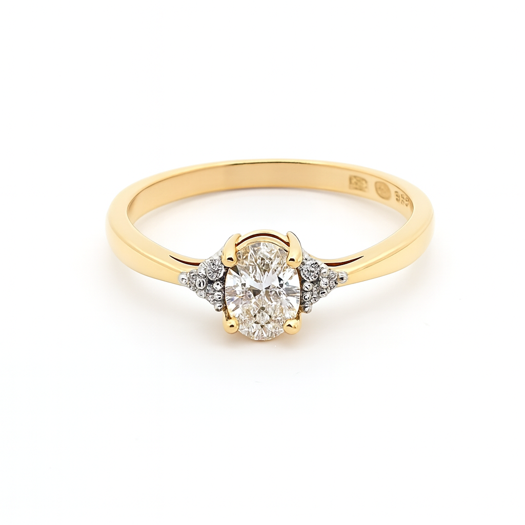 Geltono aukso žiedas su ovalo formos laboratoriniu deimantu – ADORO juvelyrika