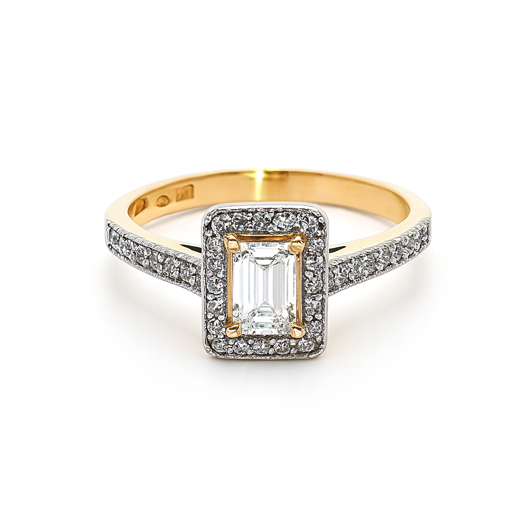 Geltono aukso žiedas su stačiakampio formos laboratoriniu deimantu ir aureole – ADORO juvelyrika