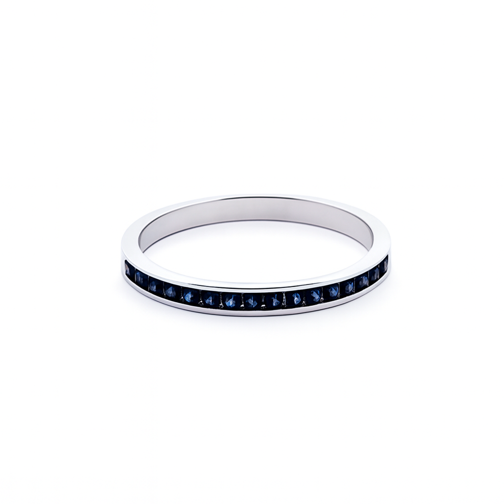 585 balto aukso moteriškas žiedas su safyru iš ADORO kolekcijos