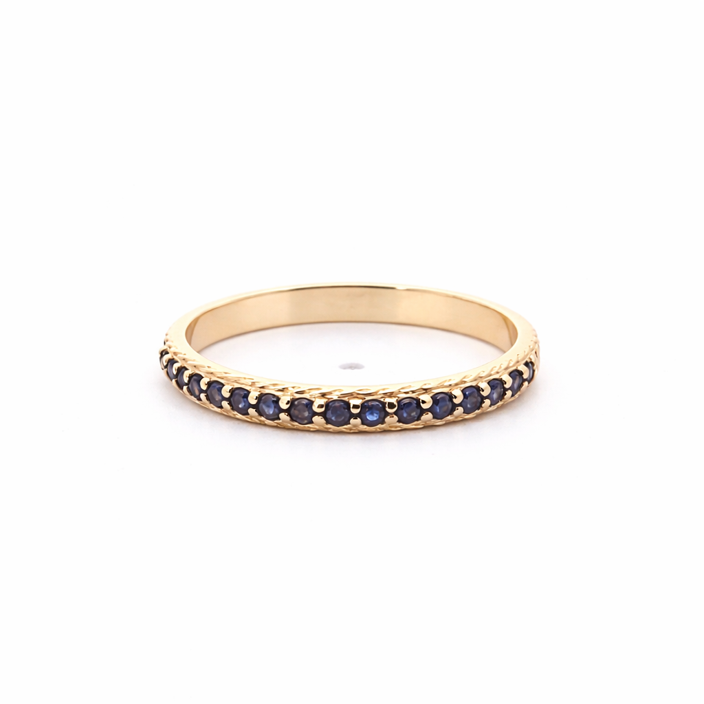 585 prabos geltono aukso žiedas su natūraliais safyrais, takelio tipo dizainas, ADORO juvelyrika