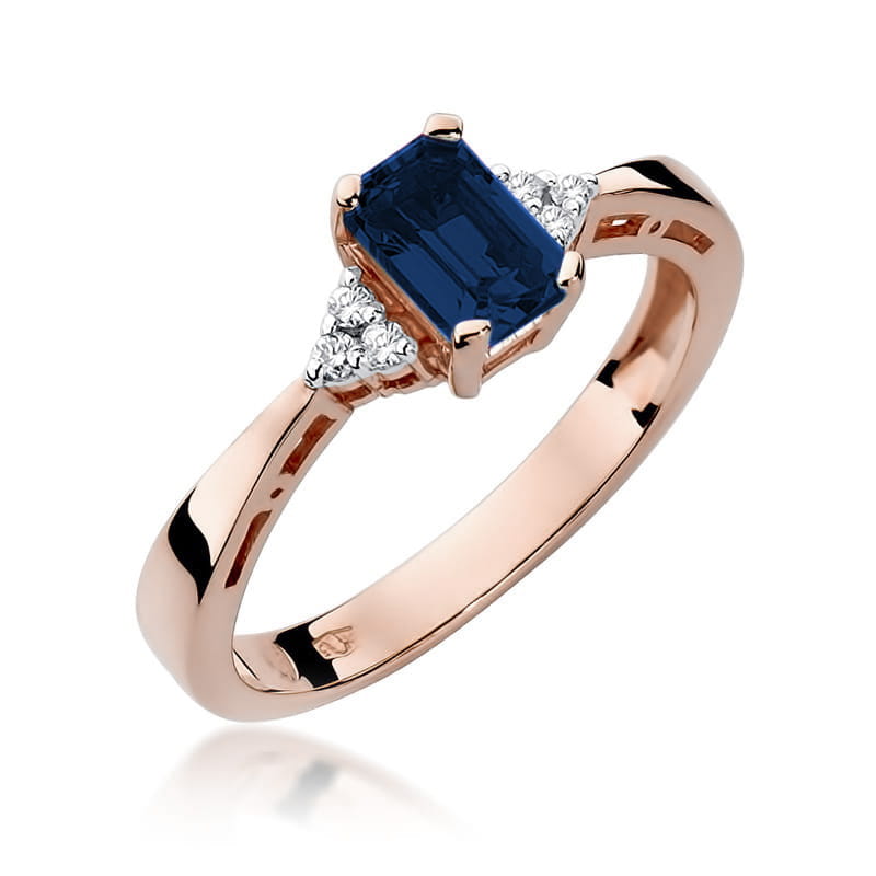 Auksinis žiedas su 0.6 ct safyru ir briliantais

Išskirtinis auksinis žiedas, puošiamas elegantišku 0.6 ct safyru ir spindinčiais briliantais, perteikia ne tik prabangą, bet ir unikalų charakterį.