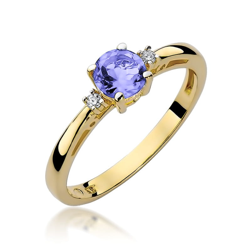 Geltono aukso žiedas su 0.5 ct tanzanitu ir briliantais – išskirtinė elegancija ir prabanga, sukurta moteriai, vertinančiai unikalius akmenis ir nesenstančią klasiką.

Žiedo centre spindi 0.5 ct natūralus tanzanitas – reta ir kerinti mėlynai violetinės spalvos brangakmenio variacija, simbolizuojanti intuiciją, ramybę ir vidinę stiprybę. Jo sodrus atspalvis tobulai dera su 585 arba 750 prabos geltono aukso šilta prabanga, sukuriant harmoningą ir išraiškingą derinį. Aplink tanzanitą žėrintys briliantai suteik