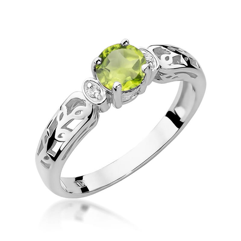 
                  
                    Balto aukso žiedas su 0.5 ct olivinu (peridotu) ir briliantais – subtilus, bet išskirtinis pasirinkimas. Baltas auksas suteikia modernumo ir elegancijos, o olivino sodriai žalias atspalvis su gelsvu atspalviu sukuria harmoningą kontrastą. Briliantai papildo žiedo dizainą spindesiu ir prabanga.

Ar norėtumėte sužinoti daugiau apie šio žiedo dizainą, kainą ar turimas variacijas? 😊
                  
                
