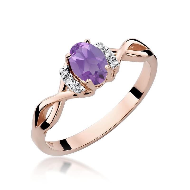 Tai prabangus ir elegantiškas pasirinkimas! Raudono aukso žiedas su 0.4 ct ametistu ir briliantais pasižymi šiltu, prabangiu metalo tonu, kuris puikiai dera su sodria ametisto violetine spalva. Briliantai suteikia papildomo spindesio ir išryškina pagrindinį akmenį.

Toks žiedas tinka tiek kasdieniam nešiojimui, tiek ypatingoms progoms. Ar ieškote konkretaus dizaino – klasikinio, modernaus ar galbūt su įmantriais raštais? 😊