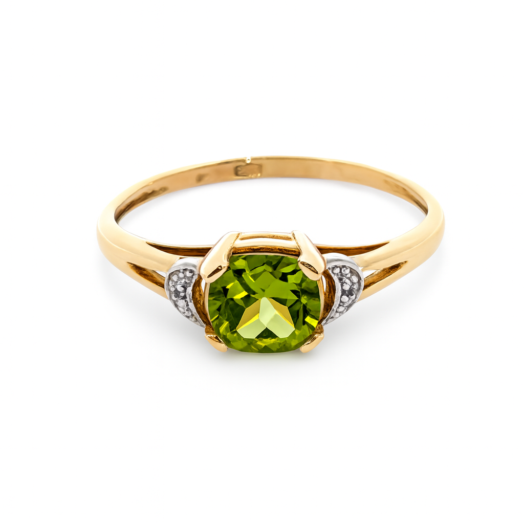 Geltono aukso žiedas su 1 ct peridotu ir 0,01 ct briliantu – elegantiškas ADORO juvelyrikos kūrinys