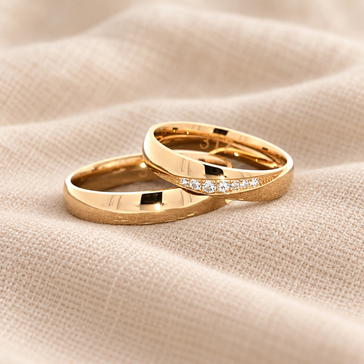 Auksiniai vestuviniai žiedai su deimantais, 4 mm, 0,09 ct | ADORO juvelyrika