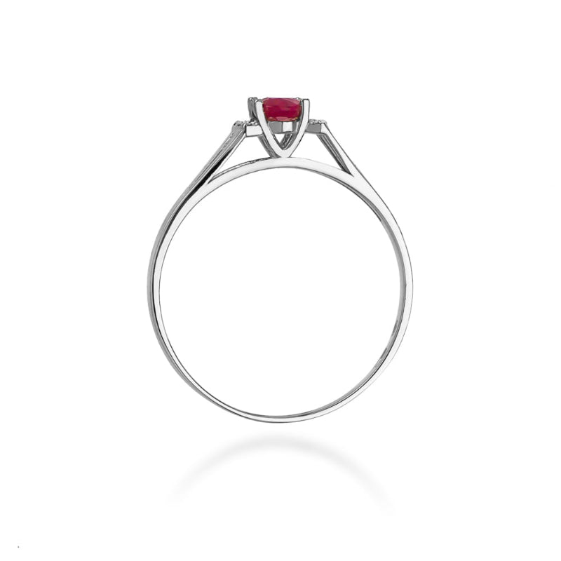 
                  
                    Auksinis žiedas su 0.6 ct rubinu ir briliantais

Išskirtinio dizaino auksinis žiedas, puoštas elegantišku 0.6 ct rubinu ir žvilgančiais briliantais, suteikia papuošalui išskirtinį charakterį bei prabangų žavesį.
                  
                