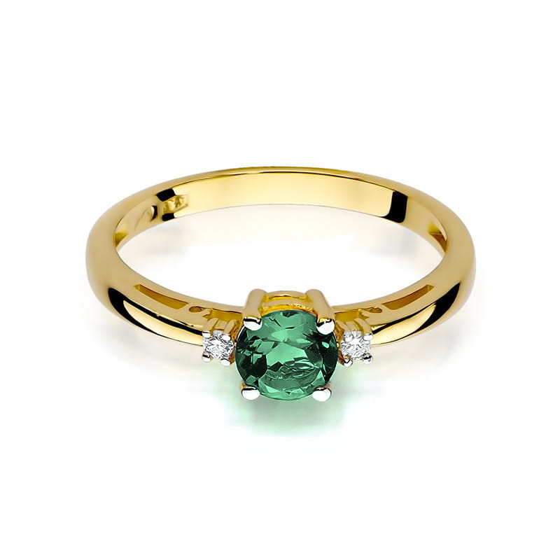 Geltono aukso žiedas su 0.5 ct smaragdu ir briliantais – klasikinės prabangos ir gamtos įkvėptos elegancijos derinys.

Žiedo centre puikuojasi 0.5 ct natūralus smaragdas – sodrios žalios spalvos akmuo, simbolizuojantis harmoniją, sėkmę ir amžiną grožį. Jo gyvybingas atspalvis tobulai dera su 585 arba 750 prabos geltono aukso šilta prabanga, sukuriant elegantišką ir išskirtinį papuošalą. Aplink smaragdą spindintys briliantai suteikia papildomo švytėjimo ir rafinuotumo.