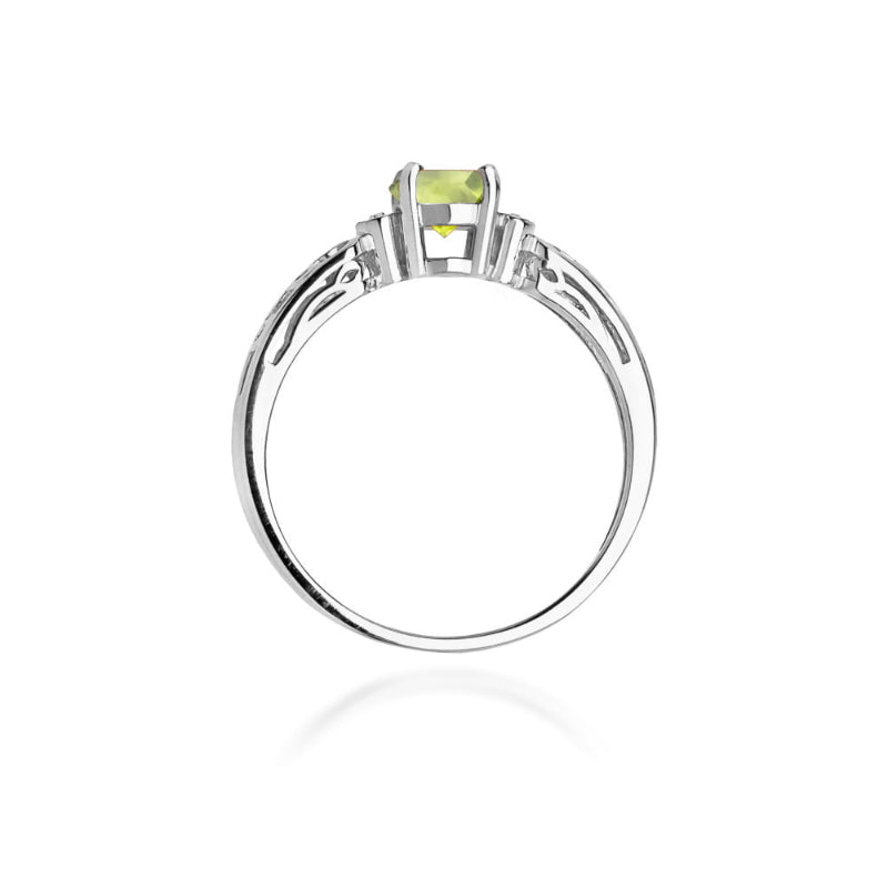 
                  
                    Balto aukso žiedas su 0.5 ct olivinu (peridotu) ir briliantais – subtilus, bet išskirtinis pasirinkimas. Baltas auksas suteikia modernumo ir elegancijos, o olivino sodriai žalias atspalvis su gelsvu atspalviu sukuria harmoningą kontrastą. Briliantai papildo žiedo dizainą spindesiu ir prabanga.

Ar norėtumėte sužinoti daugiau apie šio žiedo dizainą, kainą ar turimas variacijas? 😊
                  
                