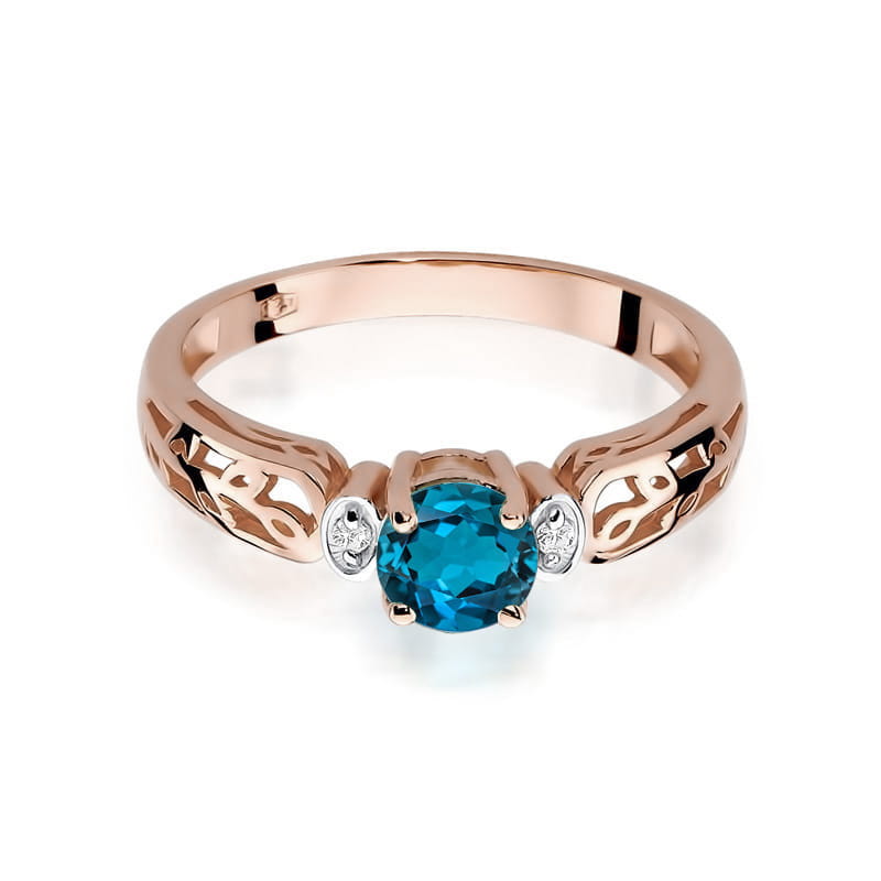 Auksinis žiedas su London Blue topazu ir briliantais
Gili, paslaptinga mėlyna spalva ir nepriekaištingas spindesys – šis auksinis žiedas su London Blue topazu ir briliantais yra elegancijos ir rafinuotumo įsikūnijimas. London Blue topazas išsiskiria sodria mėlyna spalva su subtiliais pilkšvais atspalviais, suteikiančiais jam ypatingą prabangos pojūtį.

💙 Kodėl verta rinktis šį žiedą?

🔹 Metalai: 585 prabos (14K) arba 750 prabos (18K) auksas (galima rinktis geltoną, raudoną ar baltą auksą)