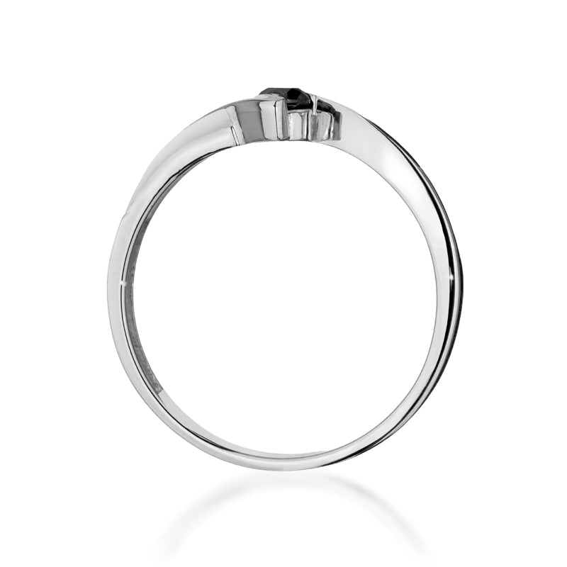 
                  
                    Tai elegantiškas ir modernus pasirinkimas! Baltasis auksas suteikia prabangos ir subtilumo, o juodasis deimantas – išskirtinumo ir paslaptingumo jausmą. 0.12 ct deimantas yra subtilus, tačiau pakankamai pastebimas, kad suteiktų žiedui žavesio.

Ar ieškote tokio žiedo sau, ar galbūt norėtumėte įtraukti jį į savo parduotuvės asortimentą? 😊
                  
                