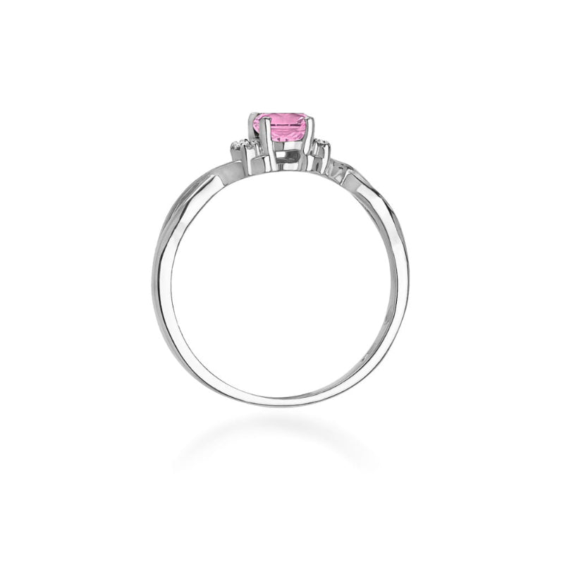 
                  
                    Aukso žiedas su 0.5 ct rožiniu topazu ir deimantais – tai subtilus, elegantiškas ir romantiškas pasirinkimas. Rožinis topazas išsiskiria švelnia, švytinčia spalva, kuri puikiai dera su aukso šiluma. Deimantai prideda papildomo spindesio ir rafinuotumo, suteikdami žiedui prabangos bei išryškindami pagrindinio akmens grožį.
                  
                