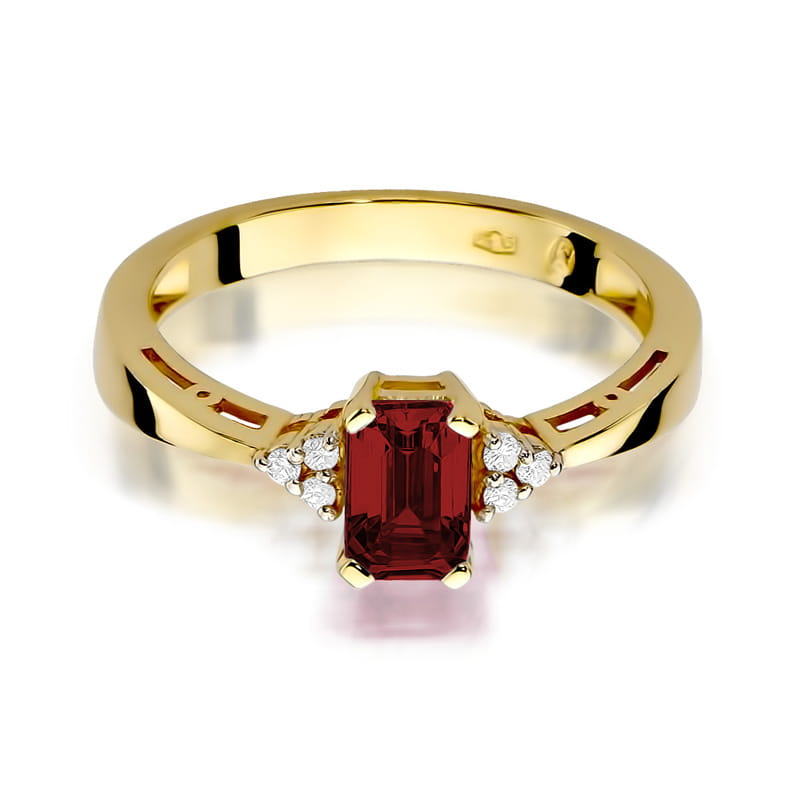 Auksinis žiedas su 0.7 ct granatu ir briliantais

Išskirtinis auksinis žiedas su 0.7 ct granatu ir spindinčiais briliantais – tai elegancijos ir aistros derinys, kuris sužavės kiekvieną.