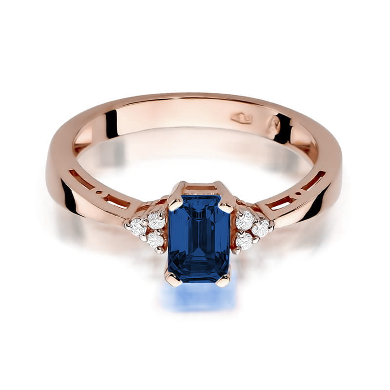 Auksinis žiedas su 0.6 ct safyru ir briliantais

Išskirtinis auksinis žiedas, puošiamas elegantišku 0.6 ct safyru ir spindinčiais briliantais, perteikia ne tik prabangą, bet ir unikalų charakterį.