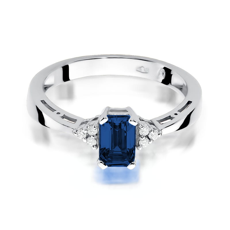 Auksinis žiedas su 0.6 ct safyru ir briliantais

Išskirtinis auksinis žiedas, puošiamas elegantišku 0.6 ct safyru ir spindinčiais briliantais, perteikia ne tik prabangą, bet ir unikalų charakterį.