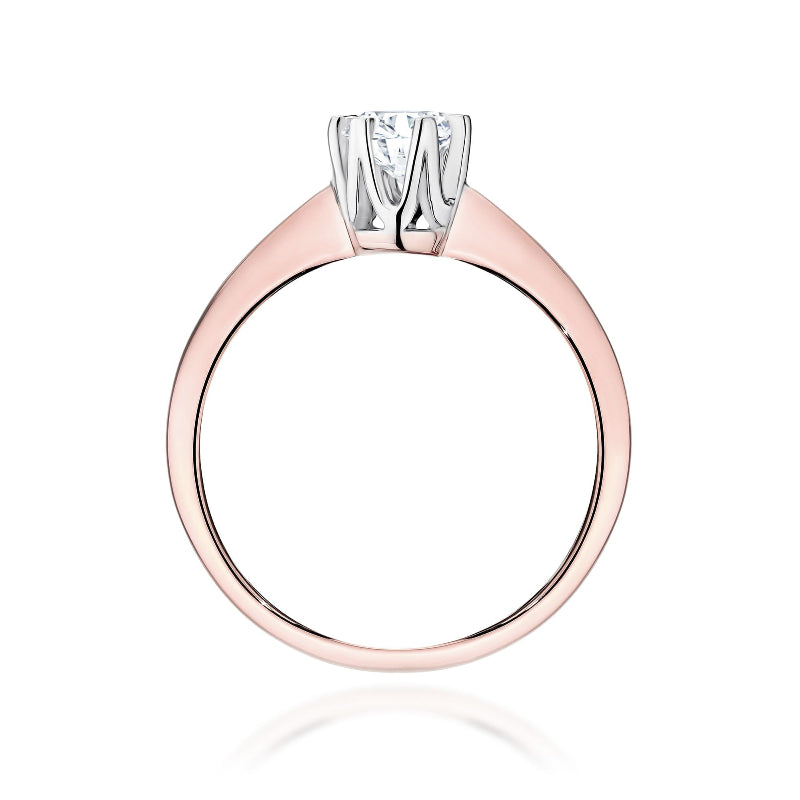
                  
                    Pristatome prabangų ir elegantišką sužadėtuvių žiedą, kuris spindi nesenstančia estetika ir modernia prabanga. Žiedo centre puikuojasi 0.5 ct laboratorijoje išaugintas briliantas, kuris yra etiškas ir tvarus pasirinkimas, neprarandantis natūralių deimantų grožio bei kokybės.

Žiedas pagamintas iš aukščiausios kokybės 585 arba 750 prabos aukso – galite rinktis geltoną, baltą ar rožinį atspalvį. Klasikinis ir minimalistinis dizainas užtikrina, kad šis žiedas puikiai derės prie bet kokio stiliaus ir taps meilė
                  
                