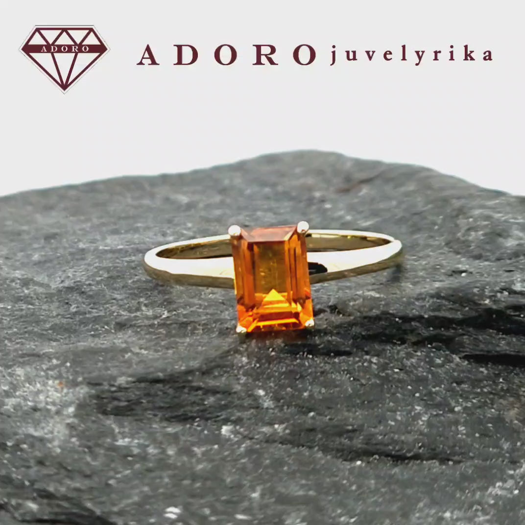 Geltono aukso 585 žiedas su natūraliu tamsiu citrinu, stačiakampis akmuo, ADORO juvelyrika