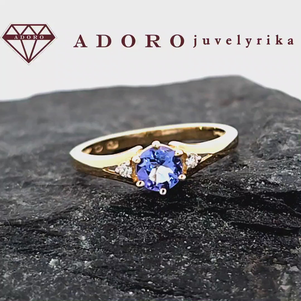 Geltono aukso žiedas su tanzanitu ir briliantais – ADORO juvelyrika