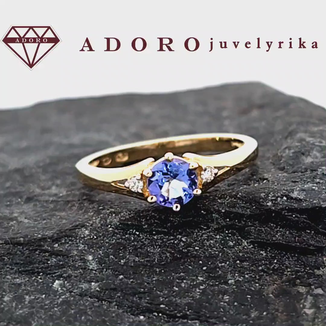 Geltono aukso žiedas su tanzanitu ir briliantais – ADORO juvelyrika