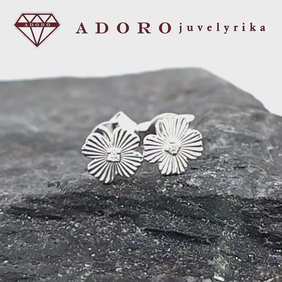 Baltas auksas 585, keturlapio dobilo auskarai su deimantais – ADORO juvelyrika