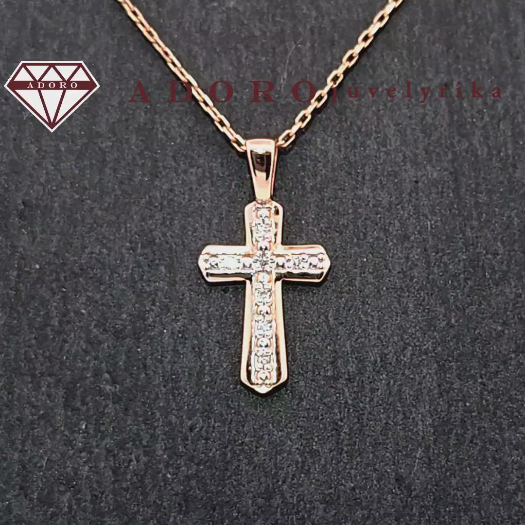 Raudono aukso kryželio formos pakabukas su 7 deimantais, 0.035 ct – ADORO juvelyrika
