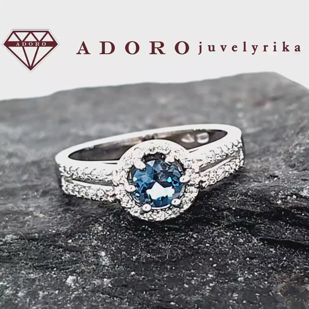 Baltas auksinis žiedas su Londono mėlynu topazu ir briliantų aureole – ADORO juvelyrika