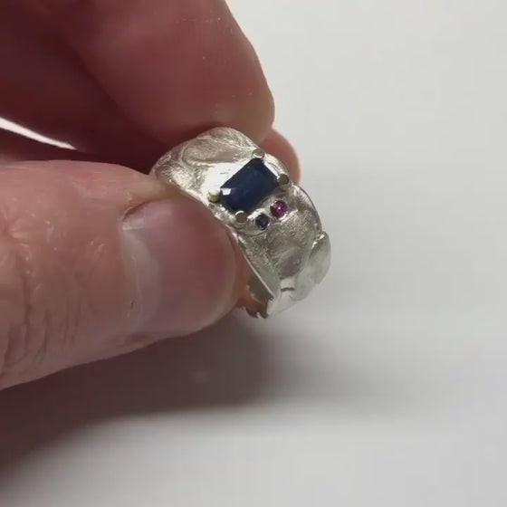 Autorinis sidabro ir aukso žiedas su safyrais ir rubinu sea