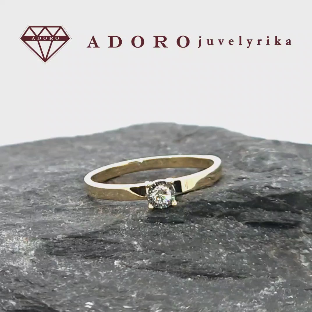 Geltono aukso minimalistinis žiedas su kvadratiniu briliantu 0,058 ct, 585 praba, ADORO juvelyrika