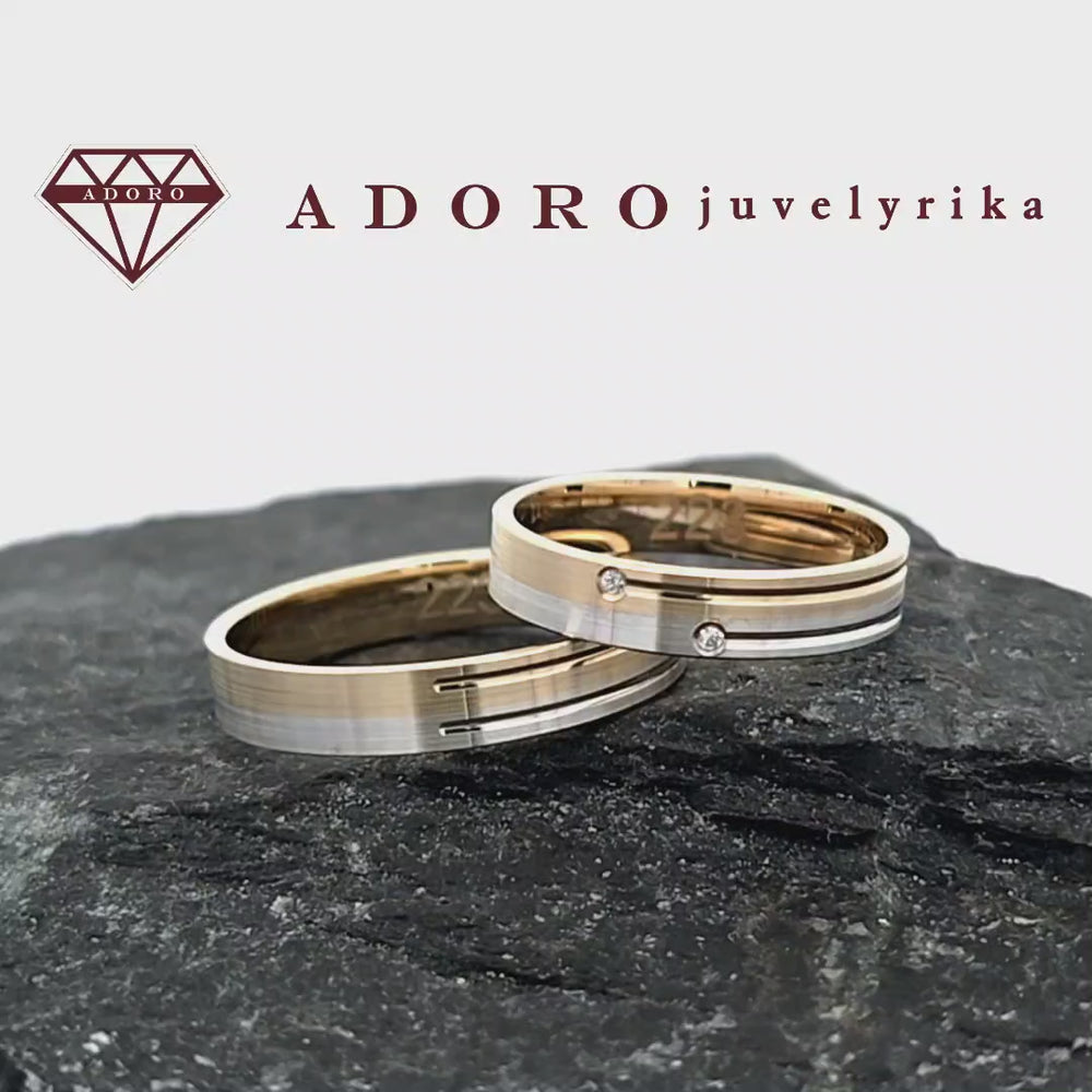 585 prabos vestuviniai žiedai iš geltono ir balto aukso su dviem deimantais. Modernūs, subtilūs ir elegantiški – ADORO juvelyrika