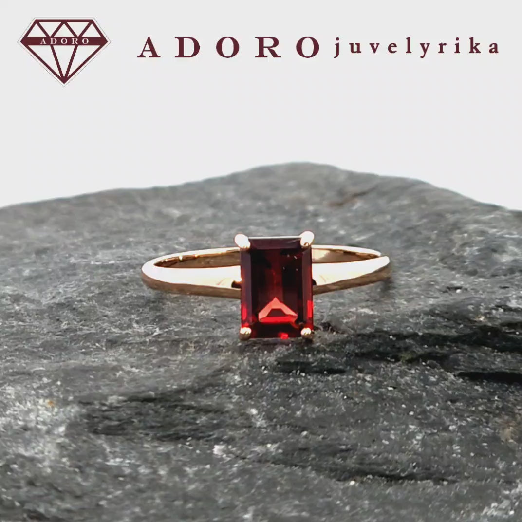 Raudono aukso 585 žiedas su natūraliu granatu, stačiakampis akmuo, ADORO juvelyrika