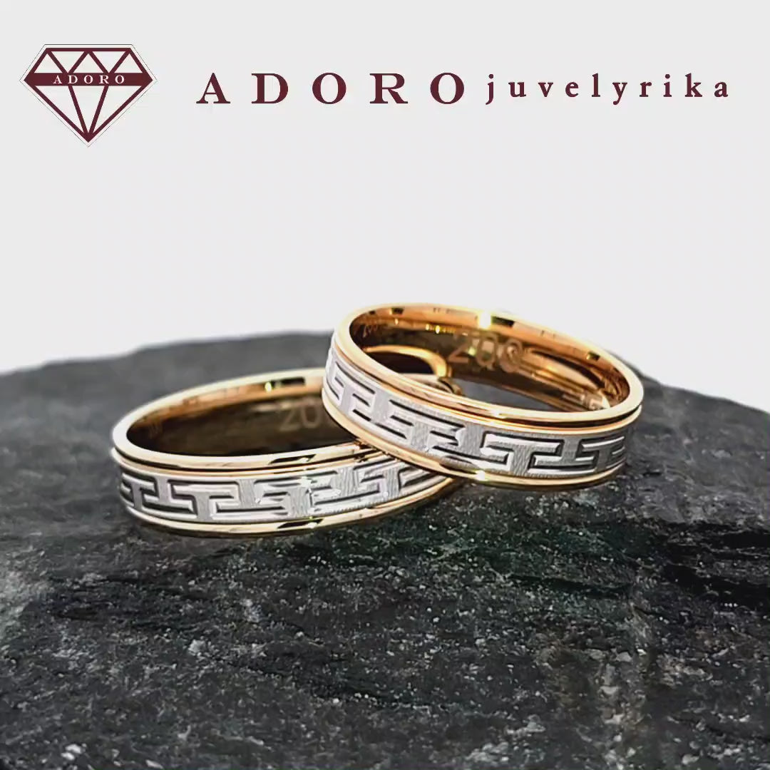 Geltono ir balto aukso vestuviniai žiedai su moderniu raštu – ADORO