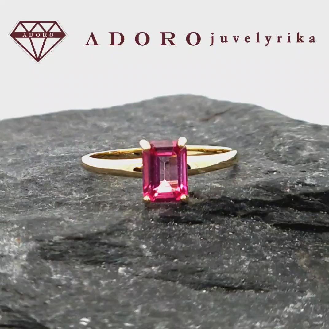 Minimalistinis 585 prabos geltono aukso žiedas su rausvu natūraliu rožinio topazo akmeniu, ADORO juvelyrika