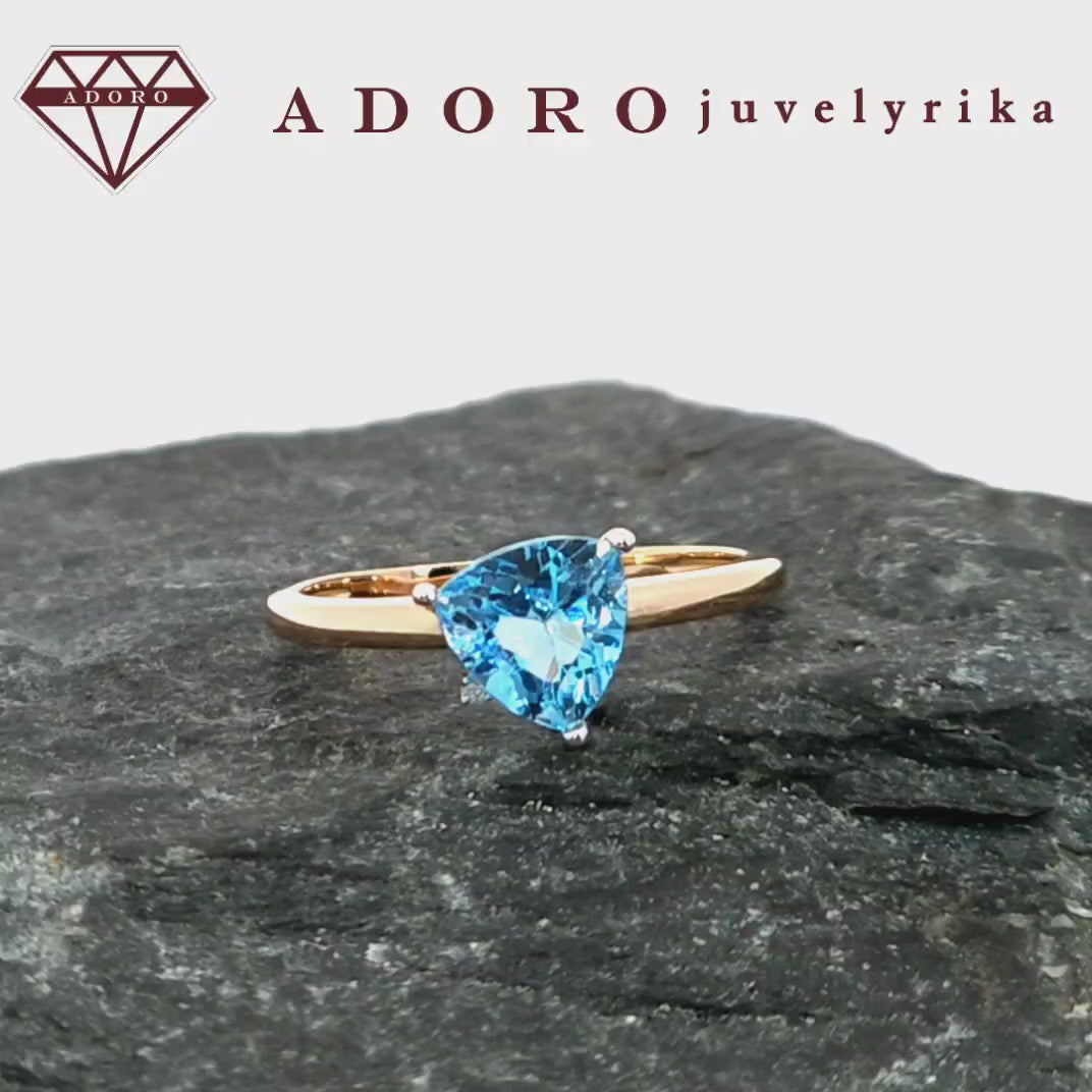 585 rožinio aukso solitaire žiedas su natūraliu mėlynu topazu ir briliantu – ADORO juvelyrika