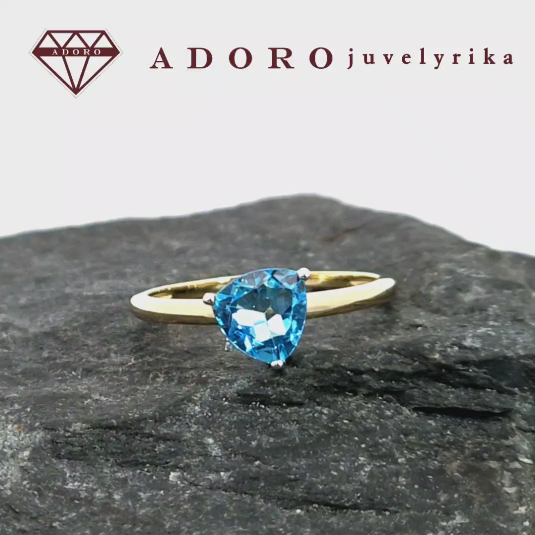 Geltono aukso žiedas su trilliant Swiss Blue topazu – ADORO juvelyrika