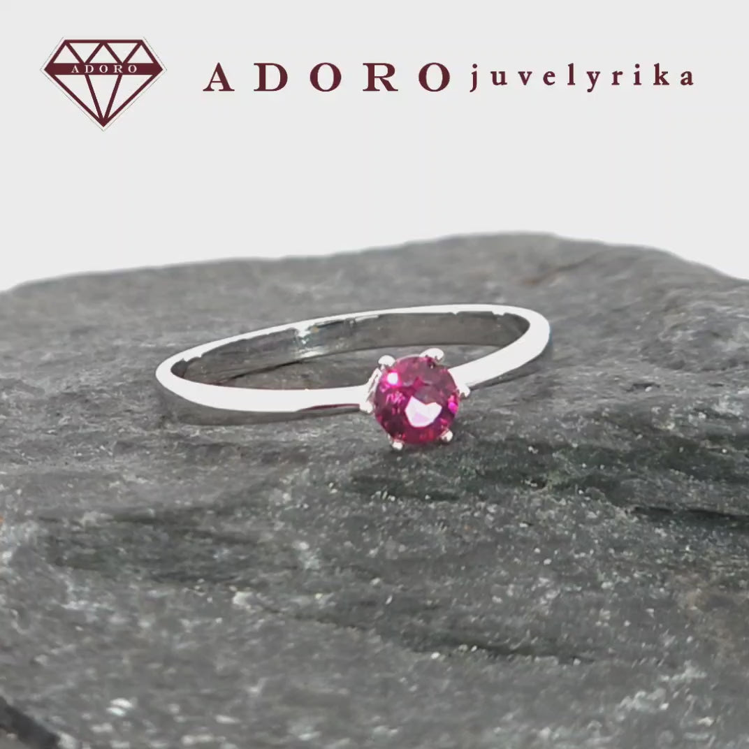 Baltas auksinis žiedas su apvaliu natūraliu rožiniu topazu – ADORO juvelyrika