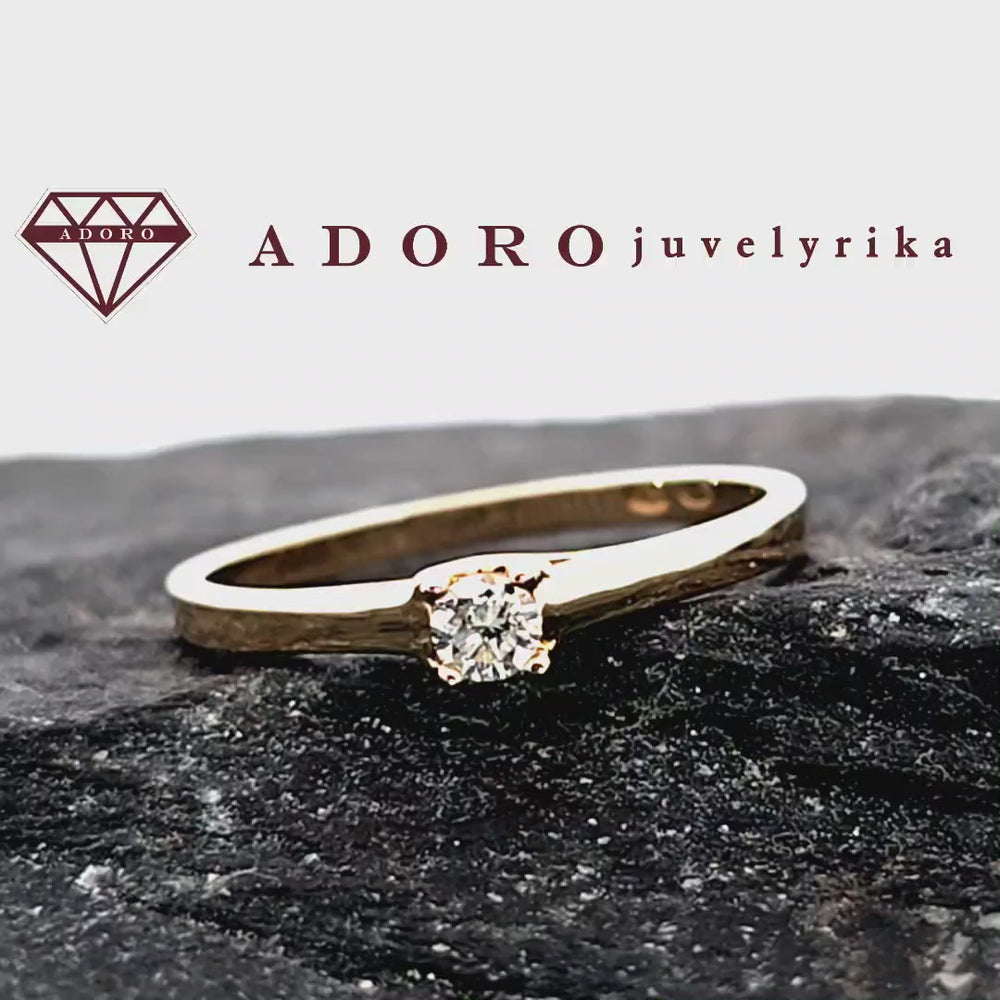 Geltono aukso sužadėtuvių žiedas su 0.12 ct deimantu – ADORO juvelyrika