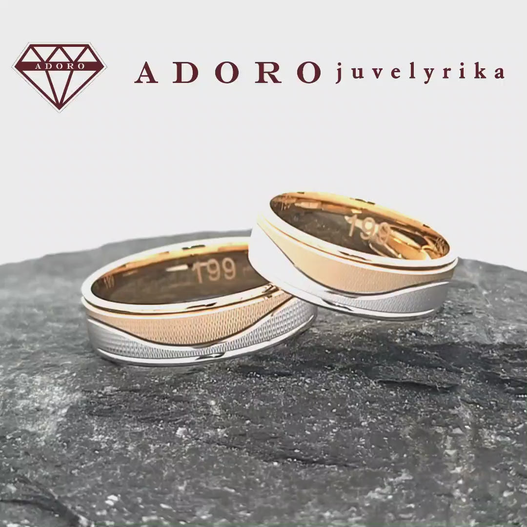 Dviejų spalvų vestuviniai žiedai su banguotu raštu – ADORO juvelyrika