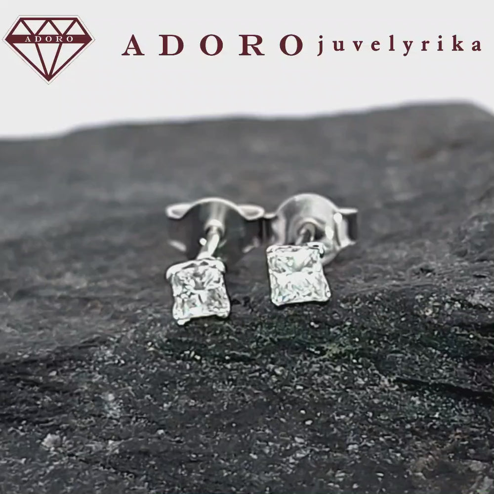 Balto aukso auskarai su princess formos 0.15 ct deimantais – ADORO juvelyrika