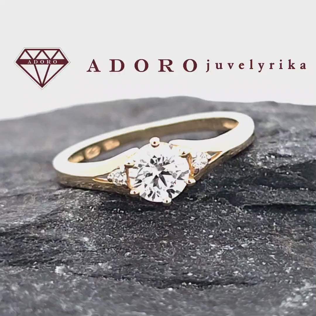 Geltono aukso žiedas su laboratoriniu deimantu ir šoniniais briliantais, 0.60 ct