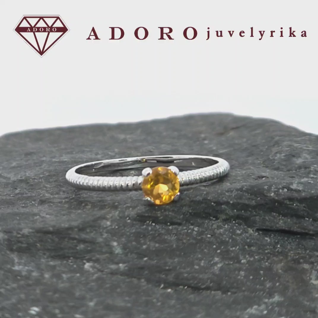 Balto aukso žiedas su natūraliu citrinu – ADORO juvelyrika
