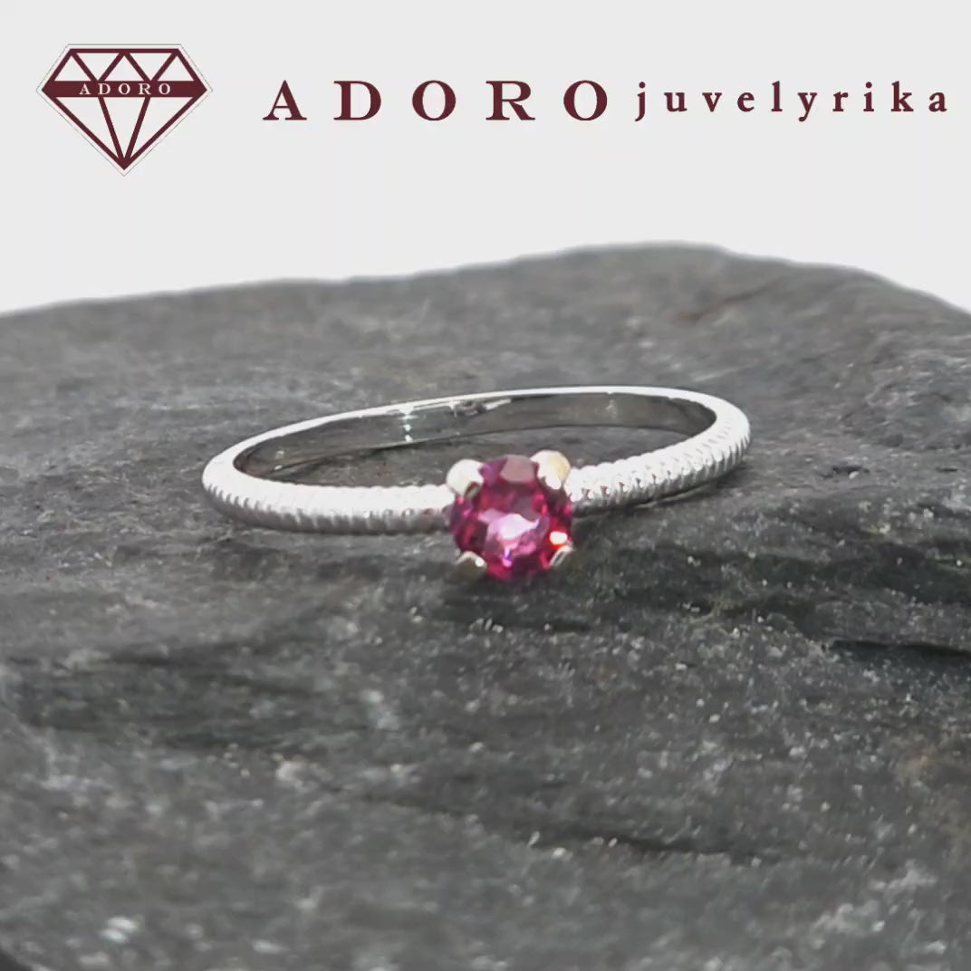 Balto aukso žiedas su rožiniu topazu – ADORO juvelyrika