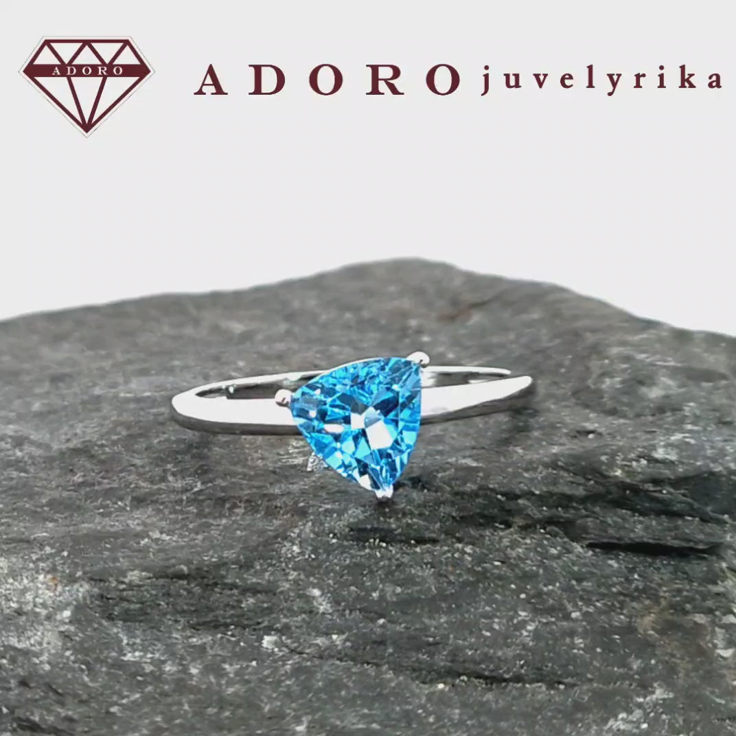 585 balto aukso žiedas su natūraliu mėlynu topazu ir briliantu – ADORO juvelyrika