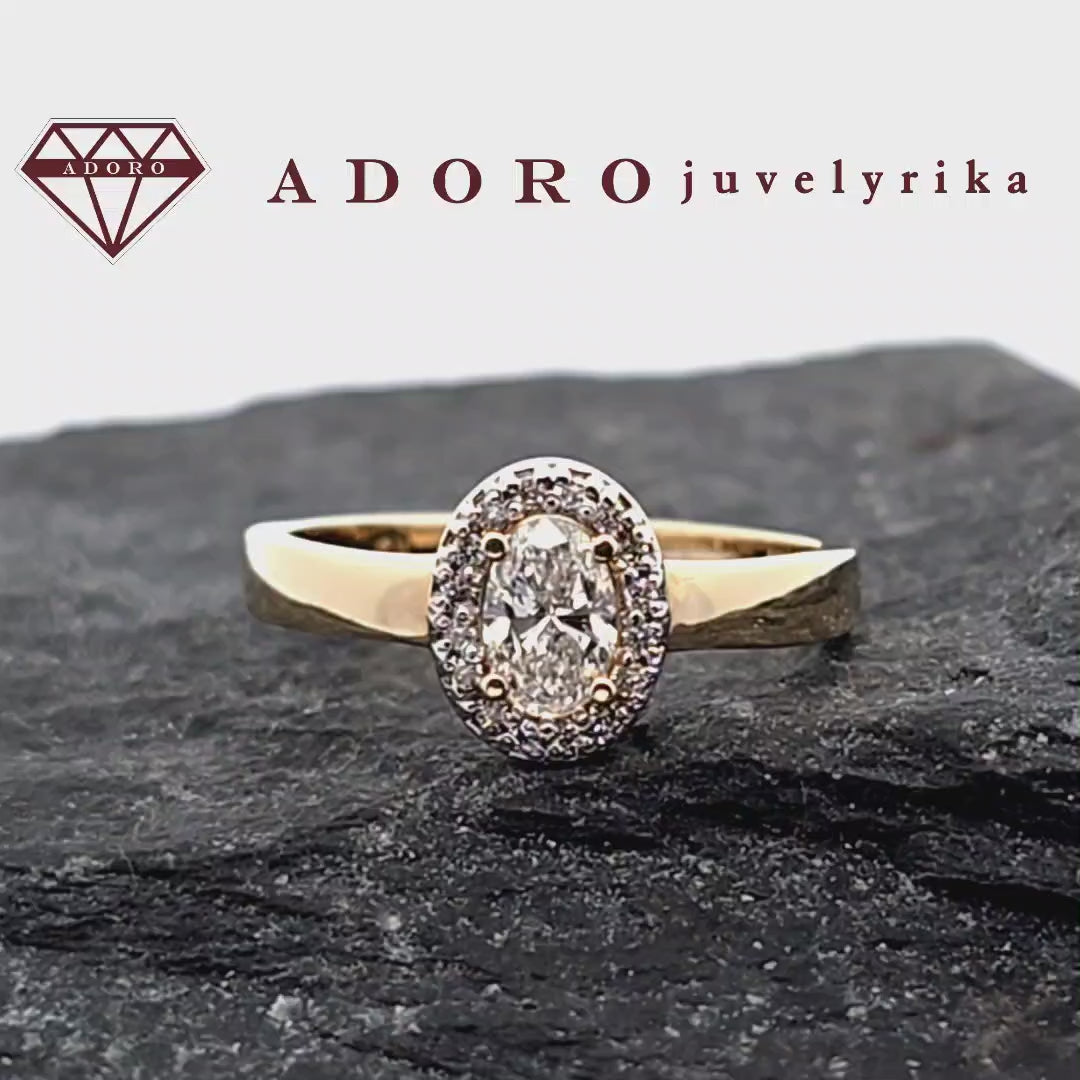 Geltono aukso žiedas su ovalo formos laboratoriniu deimantu ir aureole – ADORO juvelyrika