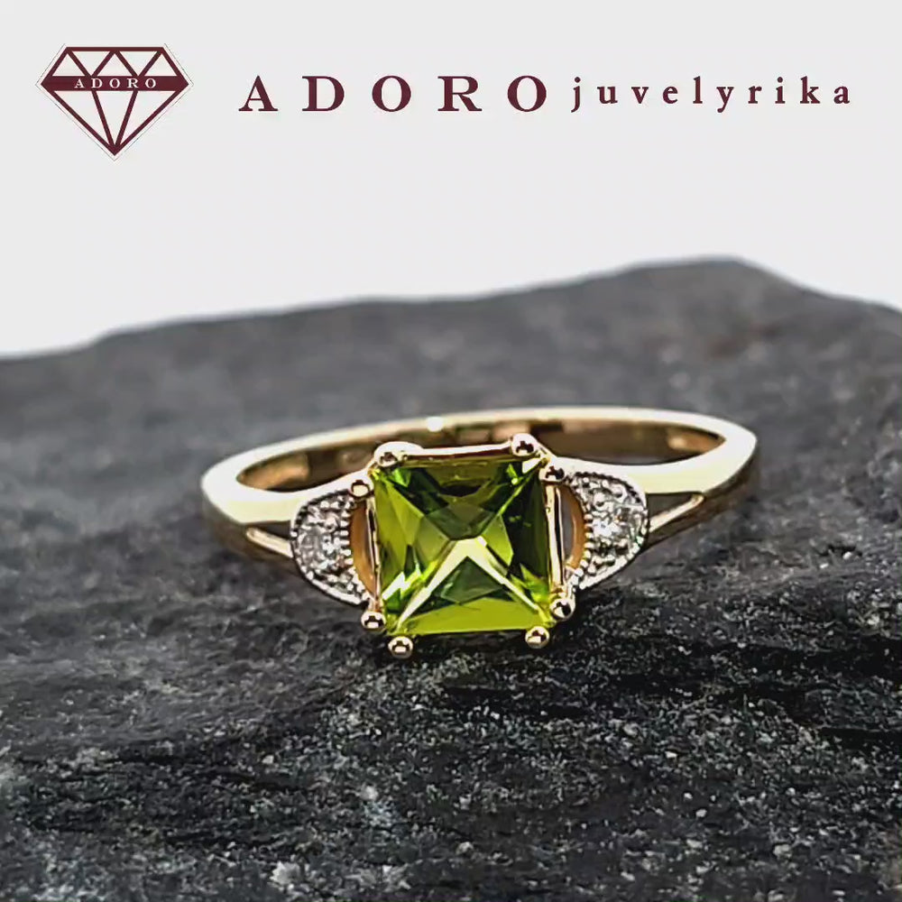 Geltono aukso žiedas su peridotu ir deimantais – ADORO juvelyrika