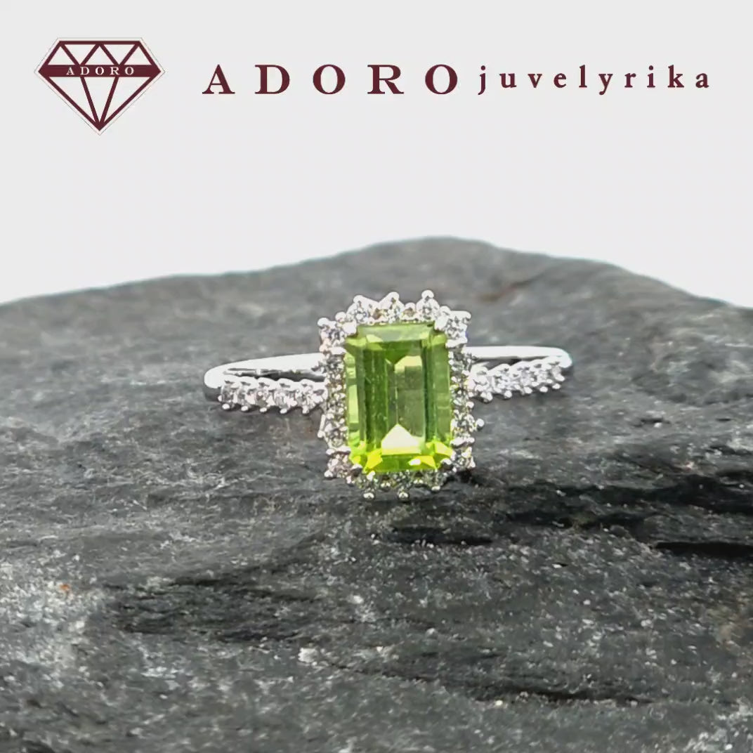 Balto aukso žiedas su emerald cut natūraliu olivinu ir briliantais – ADORO juvelyrika